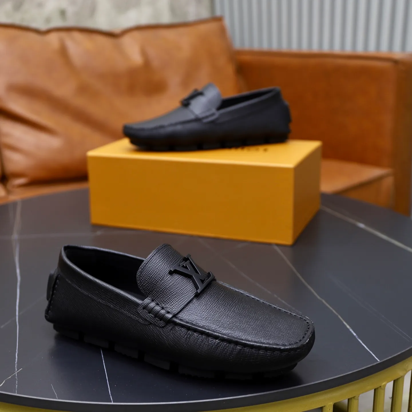 Ex-factory price: 480💰【LV】Louis Vuitton ⚠️High-end men’s driving and pedal series ⚠️38-44 (customized for 45) ⚠️All original cowhide leather! Thick and soft! Made entirely of calfskin lining! Rubber sheet anti-slip beanie sole! Three-dimensional package technology! Fashionable and classic! Handicrafts! Original high quality! Feel free to compare!